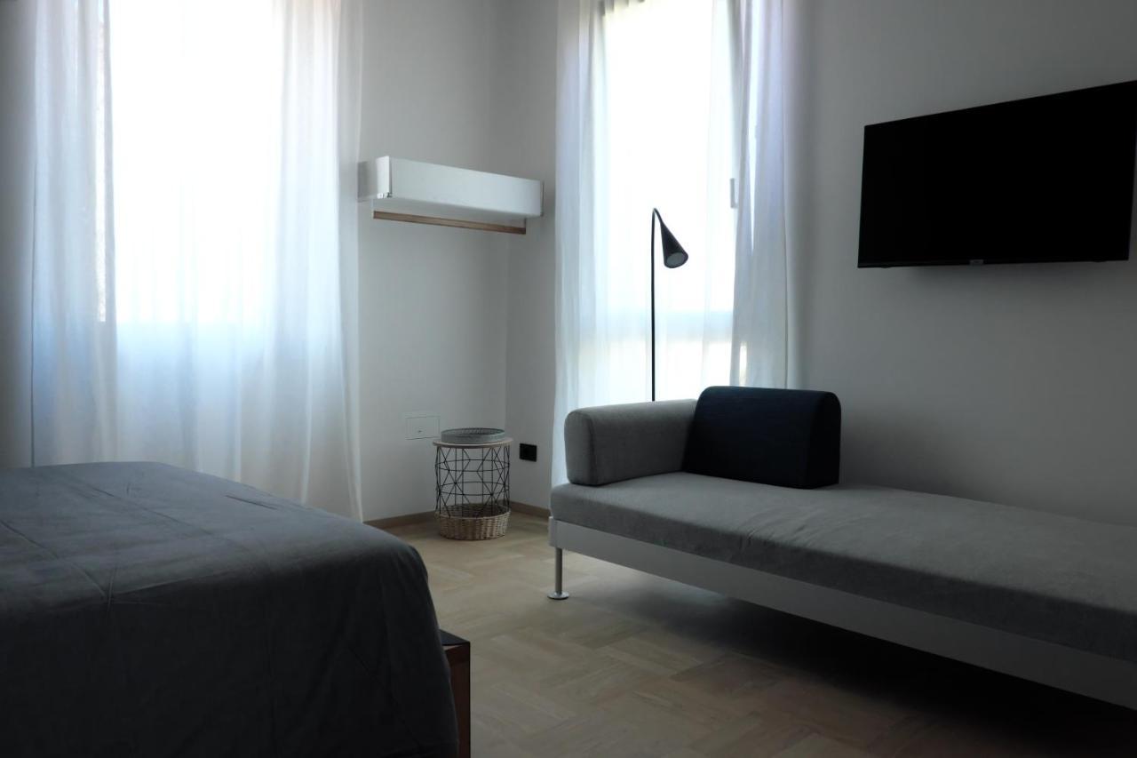Invento Bnb Unconventional Maison Civitanova Marche Luaran gambar