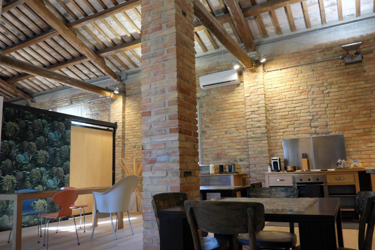 Invento Bnb Unconventional Maison Civitanova Marche Luaran gambar