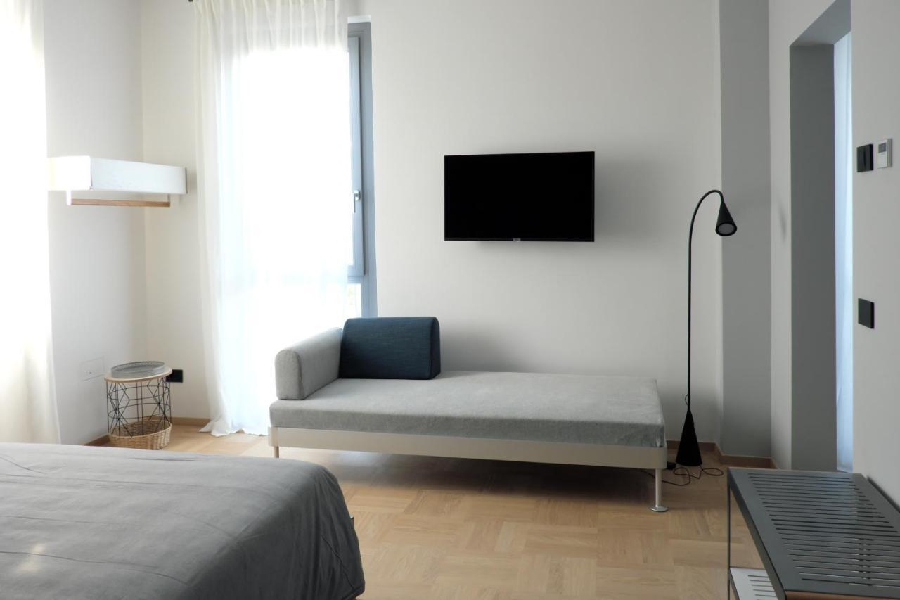Invento Bnb Unconventional Maison Civitanova Marche Luaran gambar