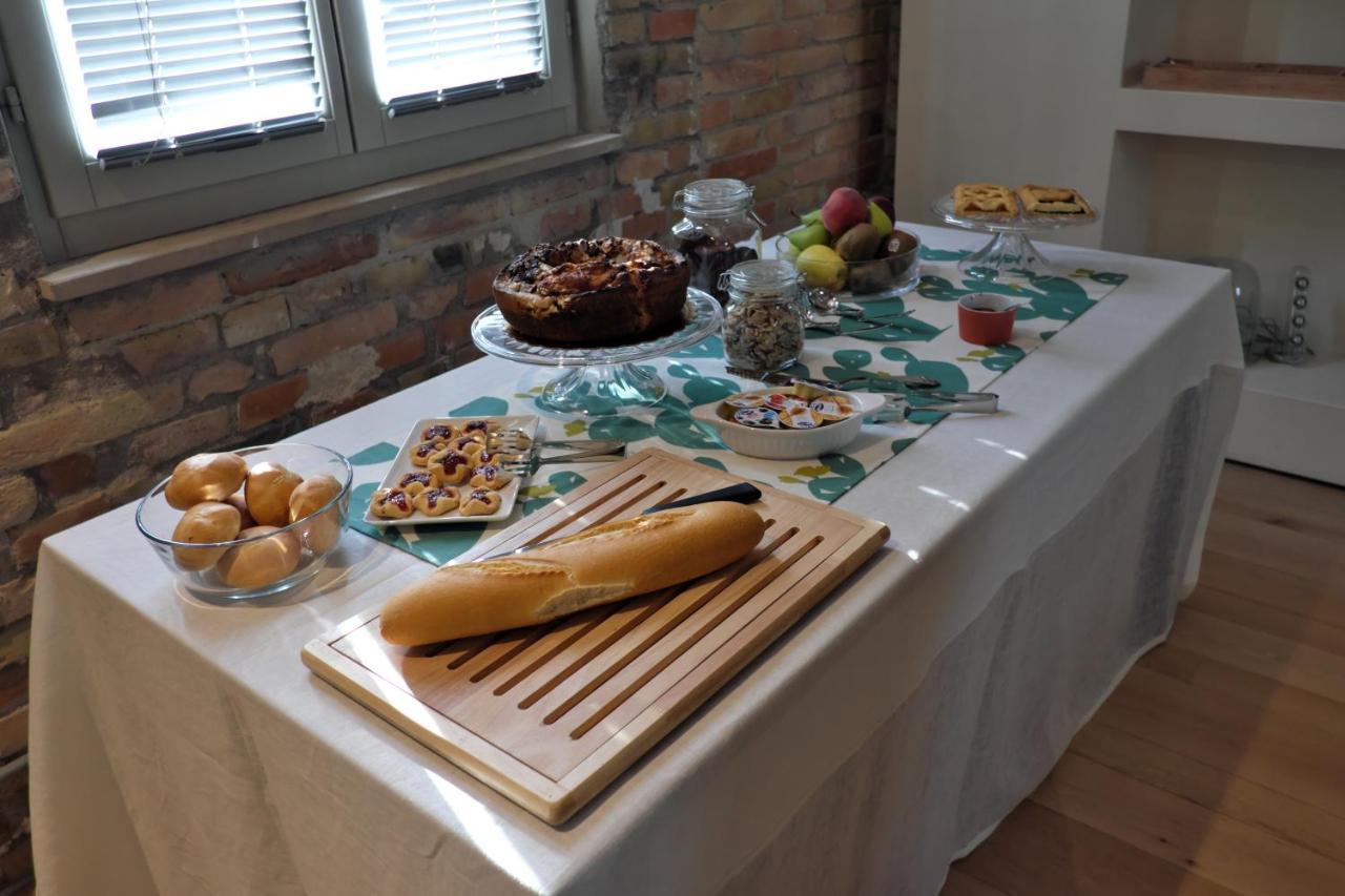 Invento Bnb Unconventional Maison Civitanova Marche Luaran gambar